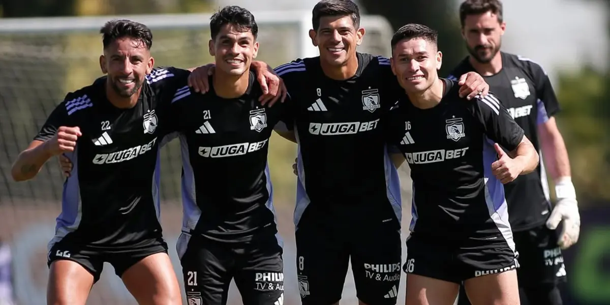 ¡Movimientos en el Monumental! Dos jugadores en la rampa de salida de Colo-Colo. Foto: Instagram