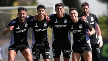 ¡Movimientos en el Monumental! Dos jugadores en la rampa de salida de Colo-Colo. Foto: Instagram