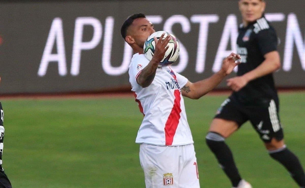Pese a que el incio de las conversaciones entre varios clubes fue algo complicada, la situación cambió por la intención del jugador.