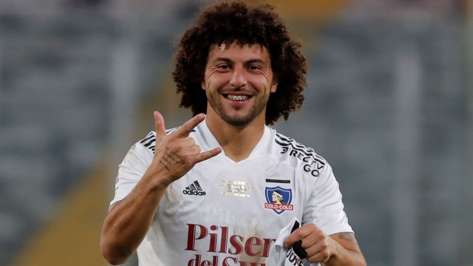 Quien fuera el primer refuerzos de los albos, ya comenzó a entrenar con el Cacique. Un jugador clave de Colo Colo lo respaldó en su arribo.