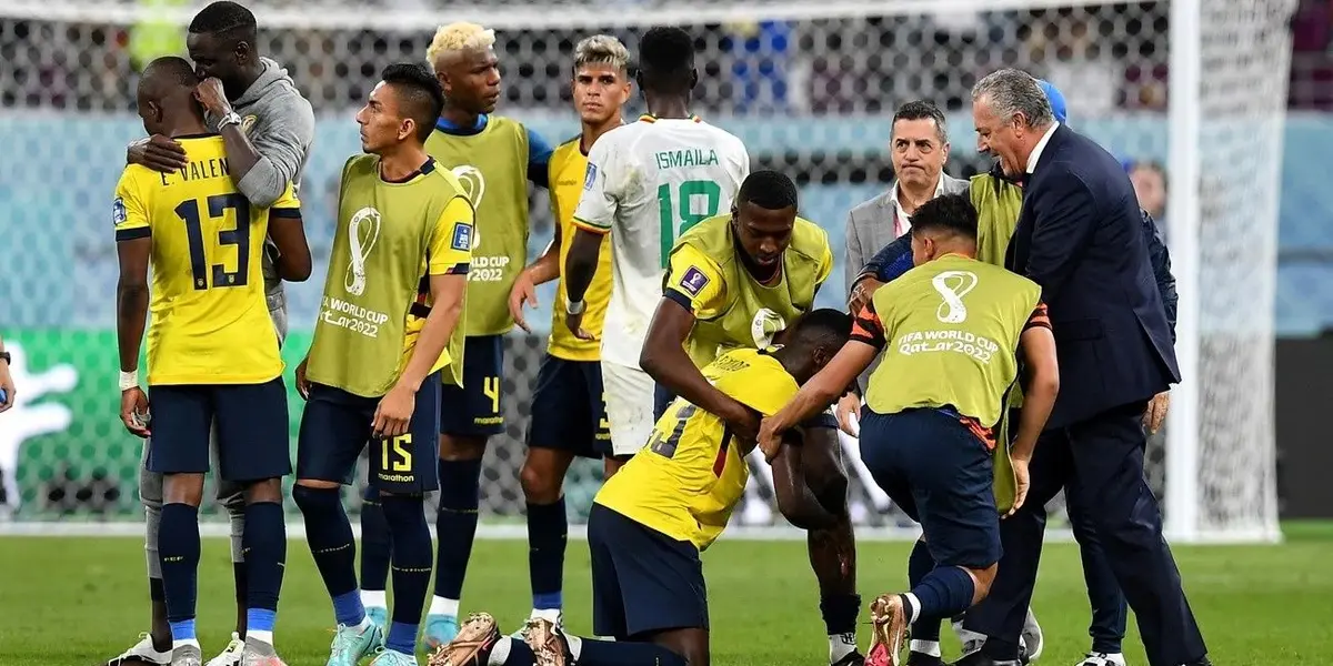 Tras la desastroza eliminación de Ecuador en la fase de grupos de la Copa del Mundo, los medios de comunicación cuestionaron varias decisiones del DT.