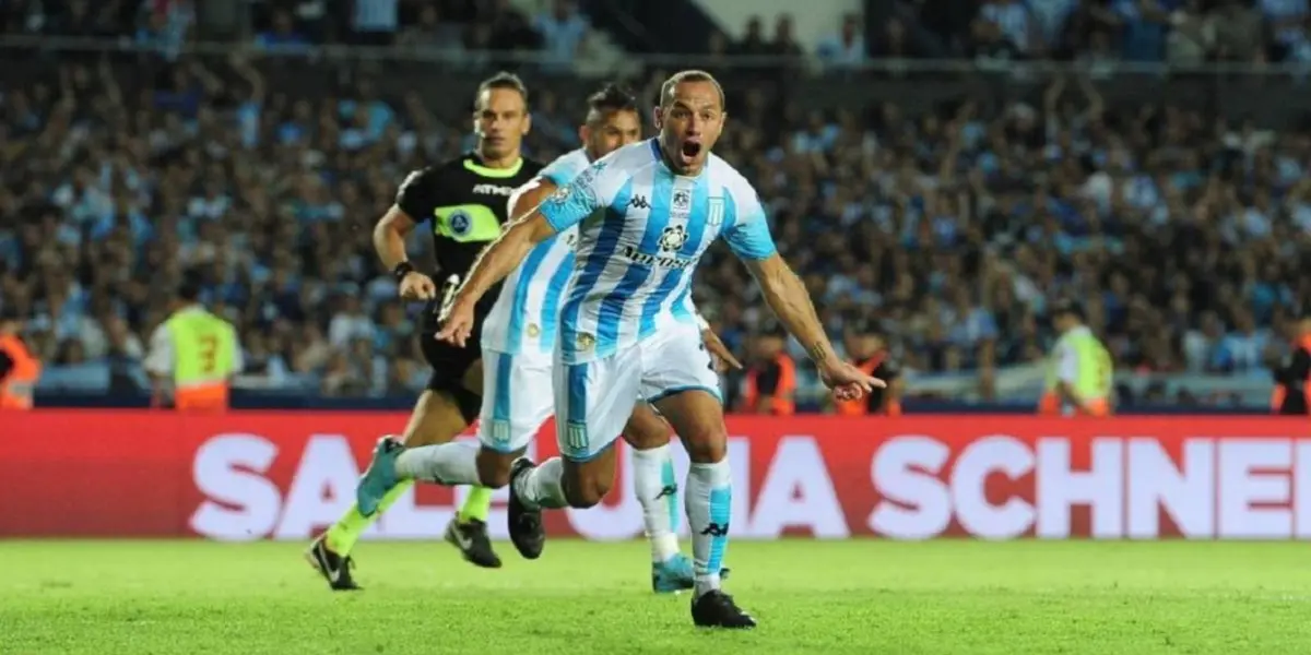 Un esperado regreso que la fanáticada azul espera desde hace años. Luego de quedar libre en su club, el histórico de la U, volvió a vivir en Chile.