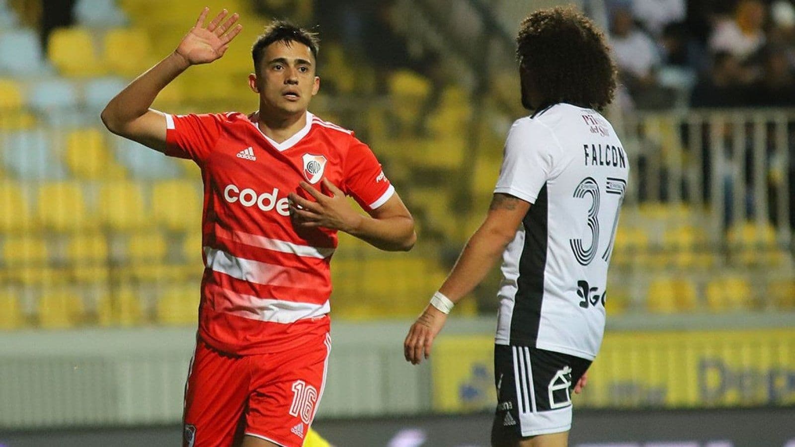 Un partido muy irregular fue el que tuvieron los jugadores de Colo Colo en la derrota ante River Plate. Los hinchas, tuvieron sus principales dardos.