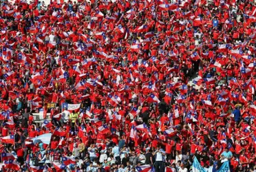 (VIDEO) Los cánticos de la hinchada chilena a los fanáticos peruanos